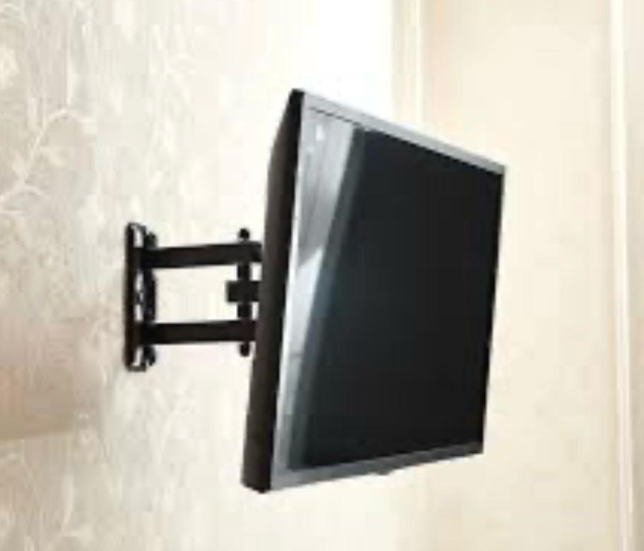 TV and shelf wall mounting service, Fylde Coast